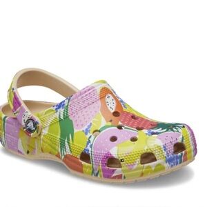 CROCS Fruit Salad Sandals in Multicolor Floral. Women’s size 9. Men’s size 7.